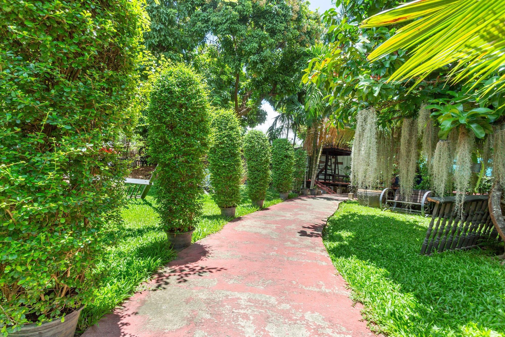 Hotel Capital O 1051 Pagoda House 3*